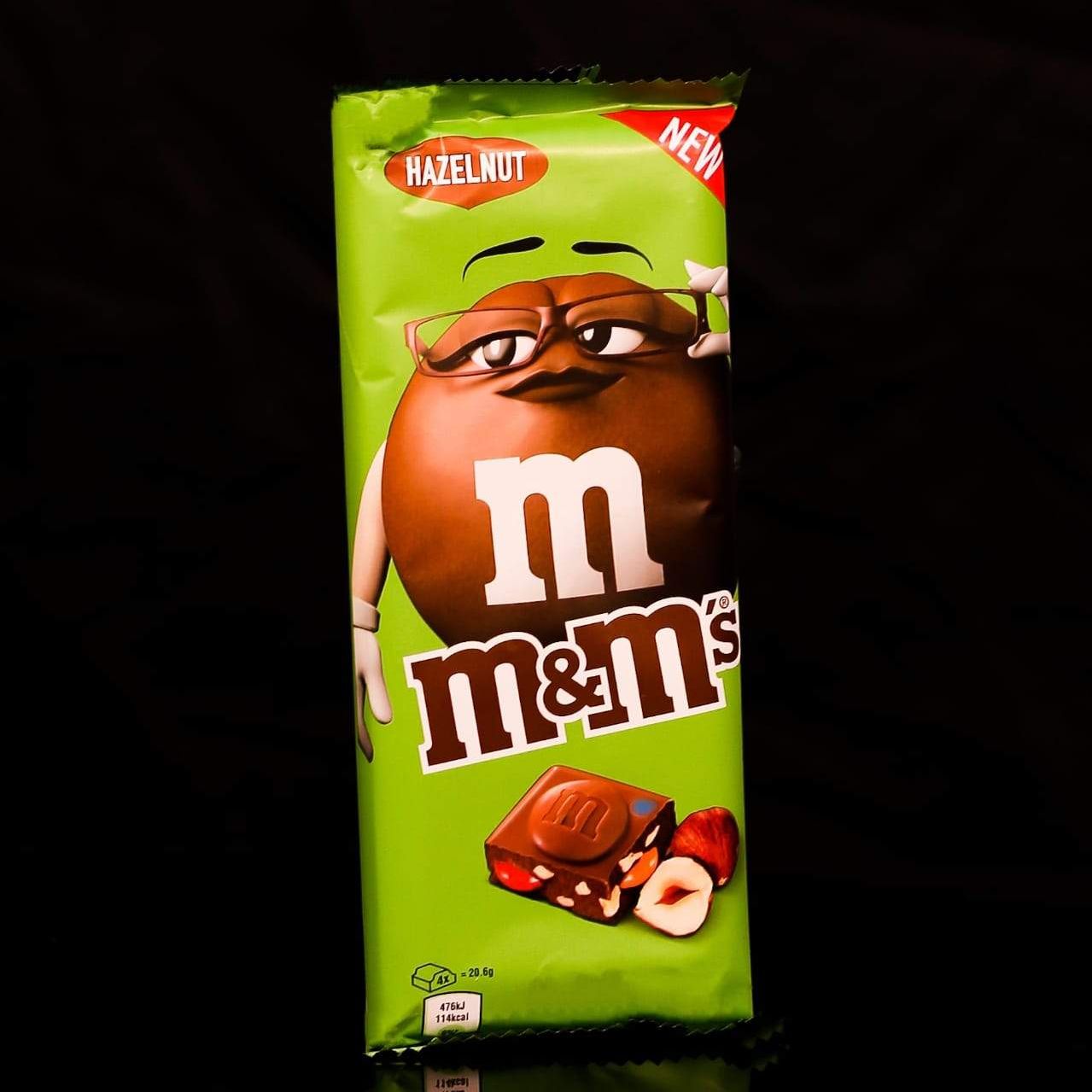 M & M MILK CHOCOLATE WITH HAZELNUT BAR 165 GM