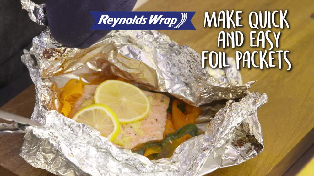 Reynolds Wrap Everyday Strength Non-Stick Aluminum Foil, 50 Square Feet