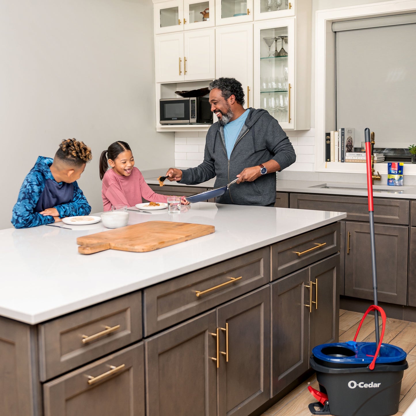 O-Cedar EasyWring RinseClean Spin Mop and Bucket System, Hands-Free System