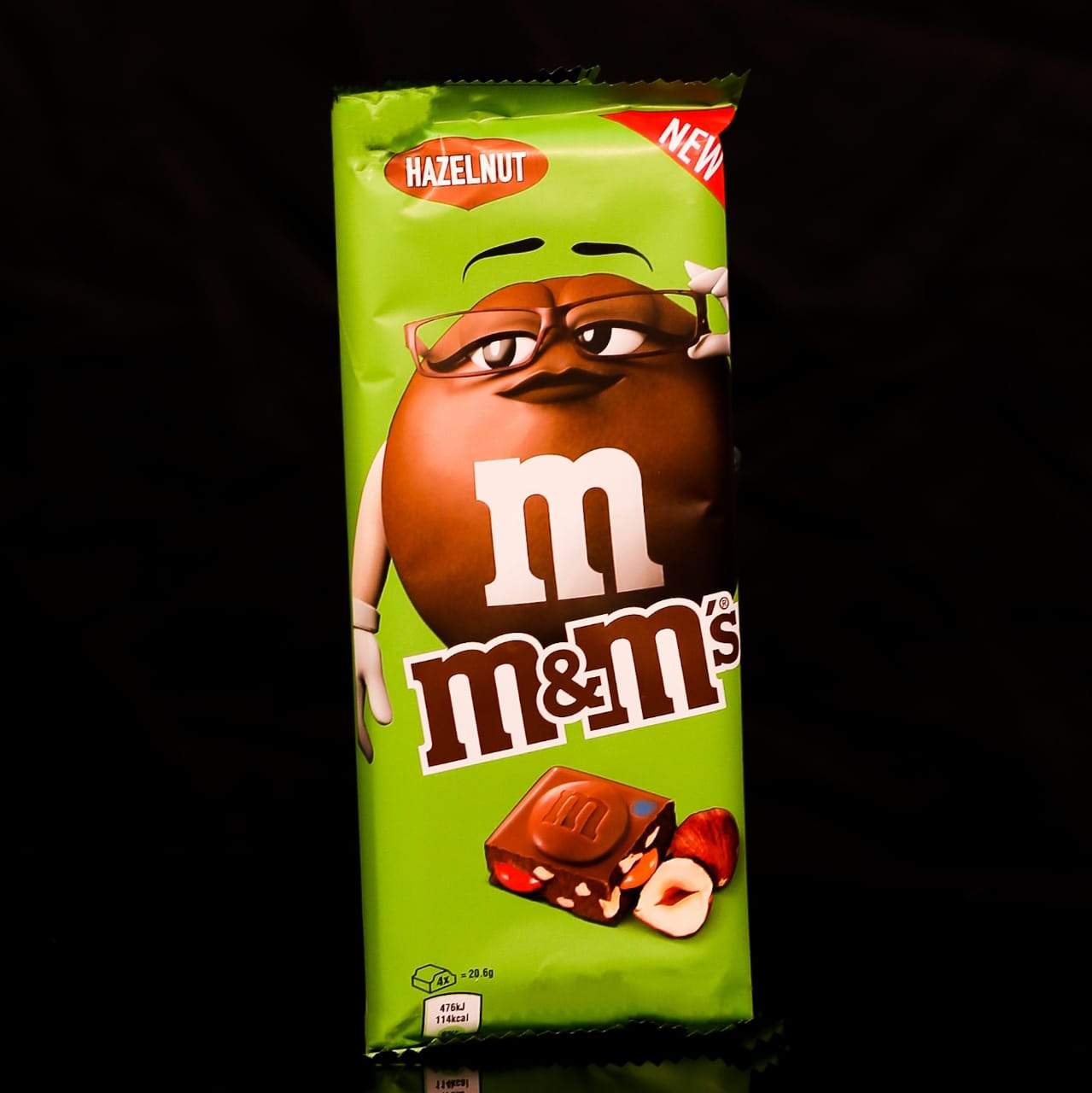 M & M MILK CHOCOLATE WITH HAZELNUT BAR 165 GM